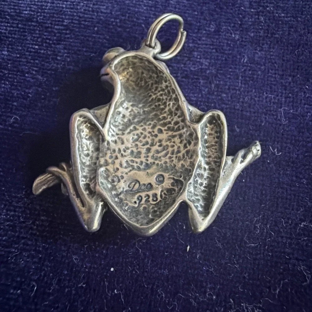 RARE RETIRED Dee 3D Tree Frog  Pendant 925 Sterling Silver MINT CONDITION